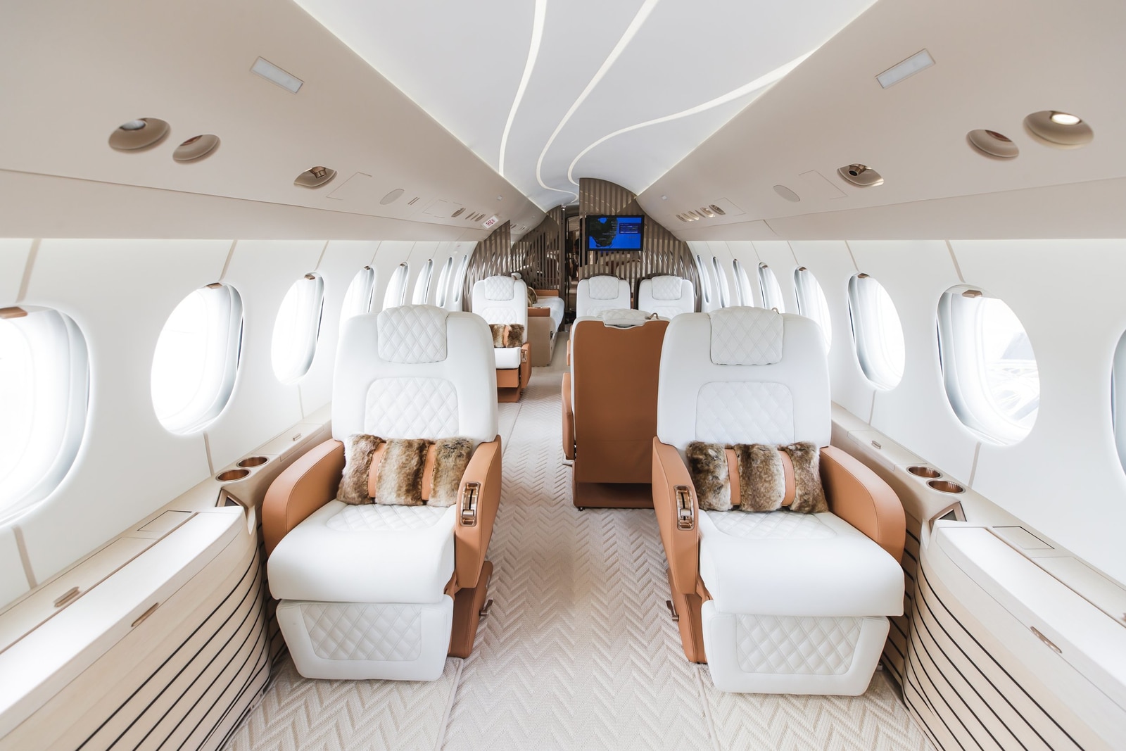 Connecting private flights with luxury travelers