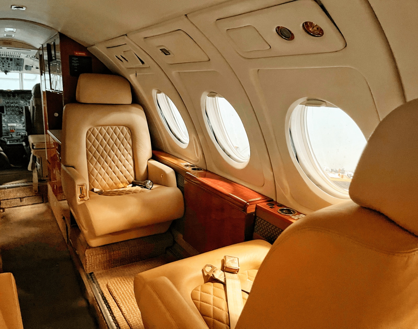 Connecting private flights with luxury travelers